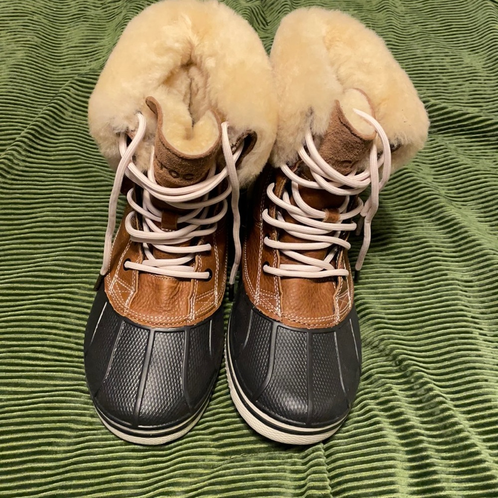 Crocs Duck Boots Size 8 1/2 NEW